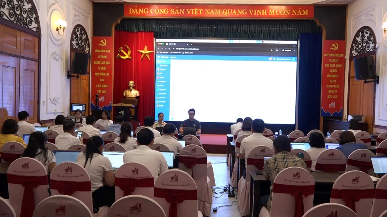 Buổi đào tạo nền tảng dữ liệu cho cán bộ quản lý May 10